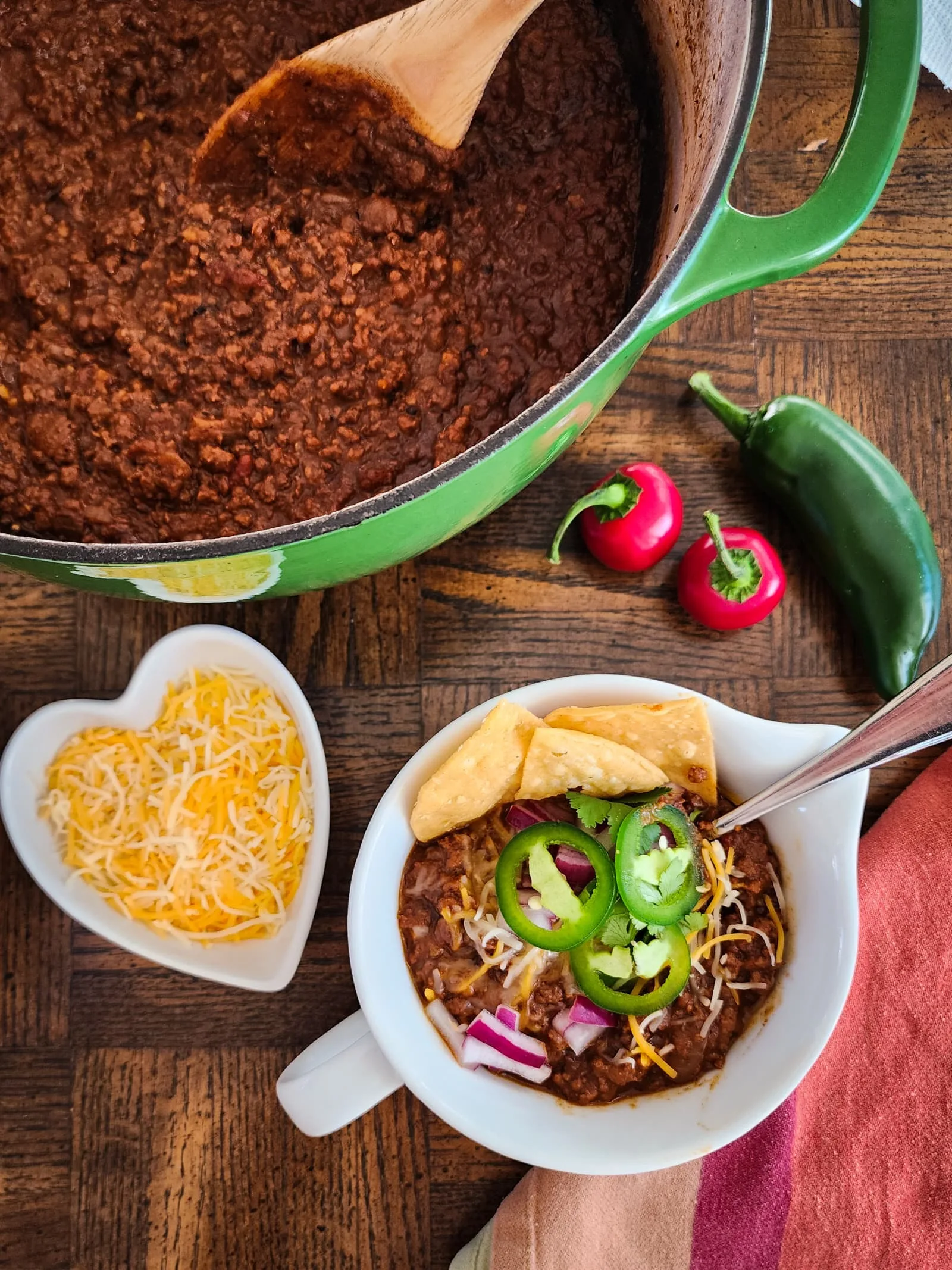 pot and bowl of Texas-style chili