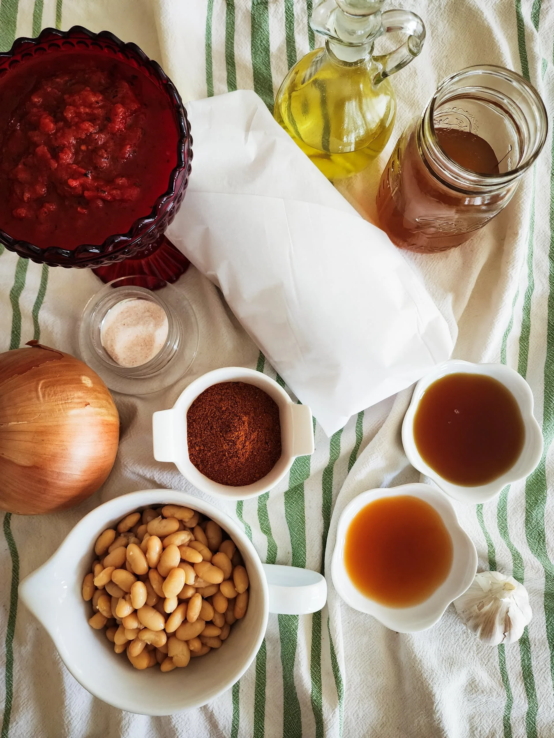 chili cornbread pie - ingredients for the chili